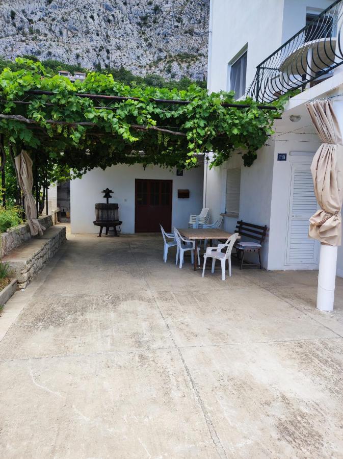 Apartment With 2 Balconies And Sea View أوميس المظهر الخارجي الصورة