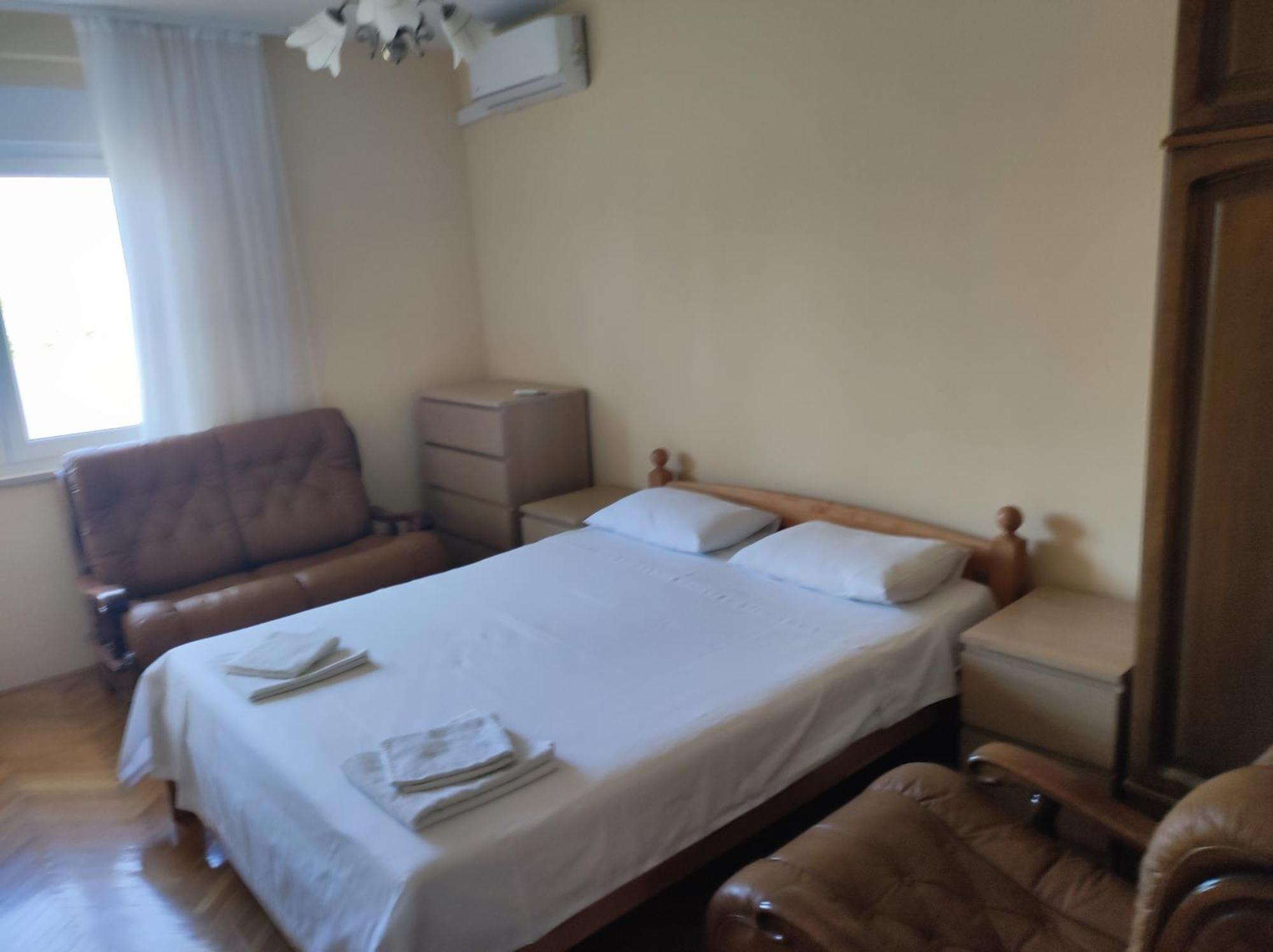 Apartment With 2 Balconies And Sea View أوميس الغرفة الصورة